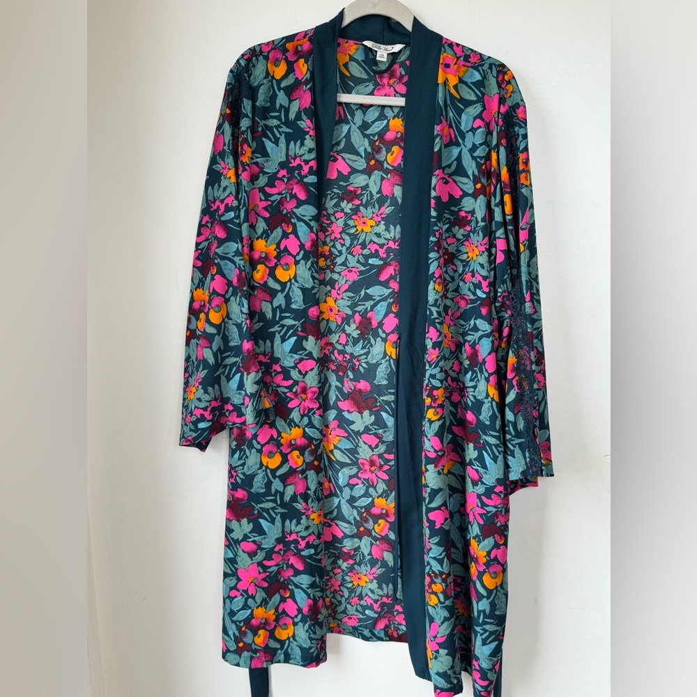 The Pioneer Woman Vibrant Floral Robe